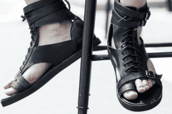 mau-giay-sandals-nam-dang-mua