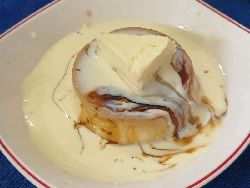 Đĩa bánh flan thơm ngon, béo ngậy cực kỳ mlem