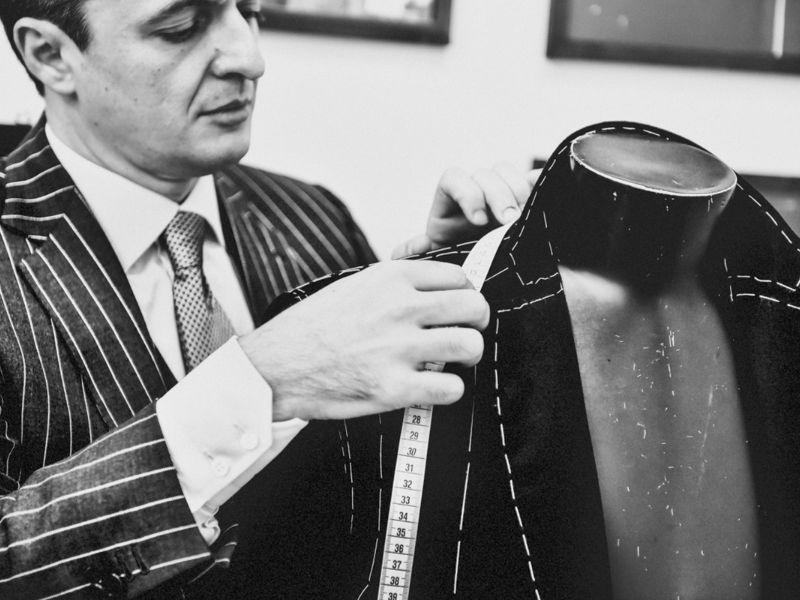Hãy tiếp thu ý kiến từ nhà thiết kế, thợ may khi đặt trang phục Bespoke
