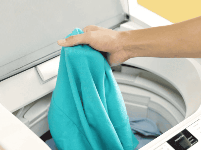 Cách giặt áo hoodie không bị xù lông bằng máy