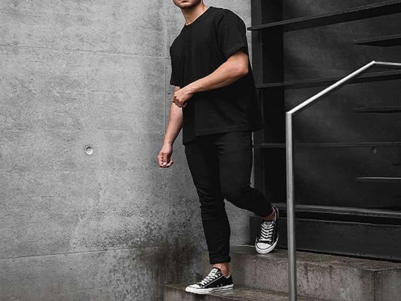 Phối đồ kết hợp áo thun và quần chinos