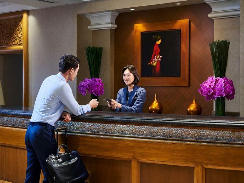 đồng phục khách sạn lễ tân 