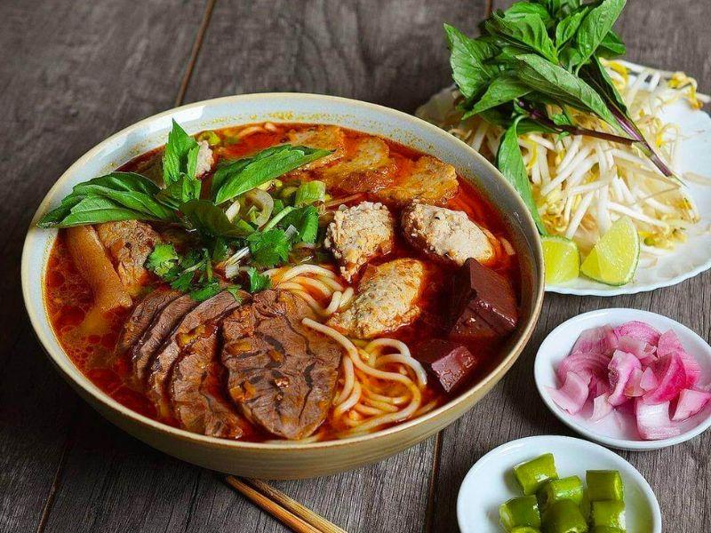 Bún bò Huế - món ăn truyền thống Việt Nam
