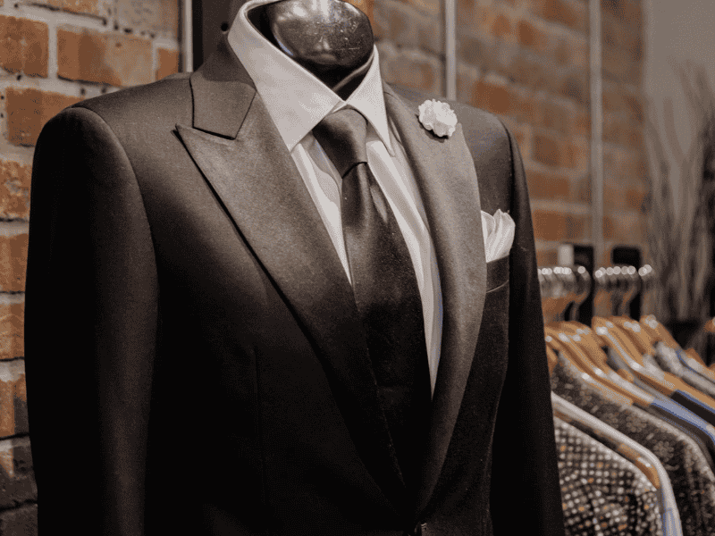 Một quý ông lịch lãm trong bộ vest Black tie