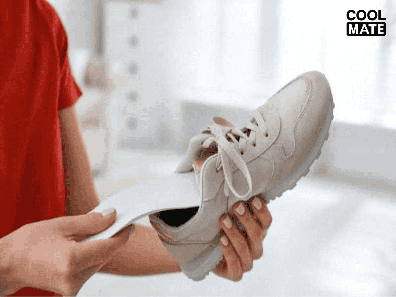 Cách để làm sạch miếng lót giày