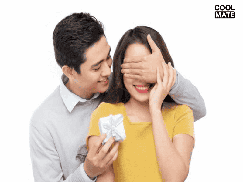 Chuẩn bị m&oacute;n qu&agrave; nhỏ