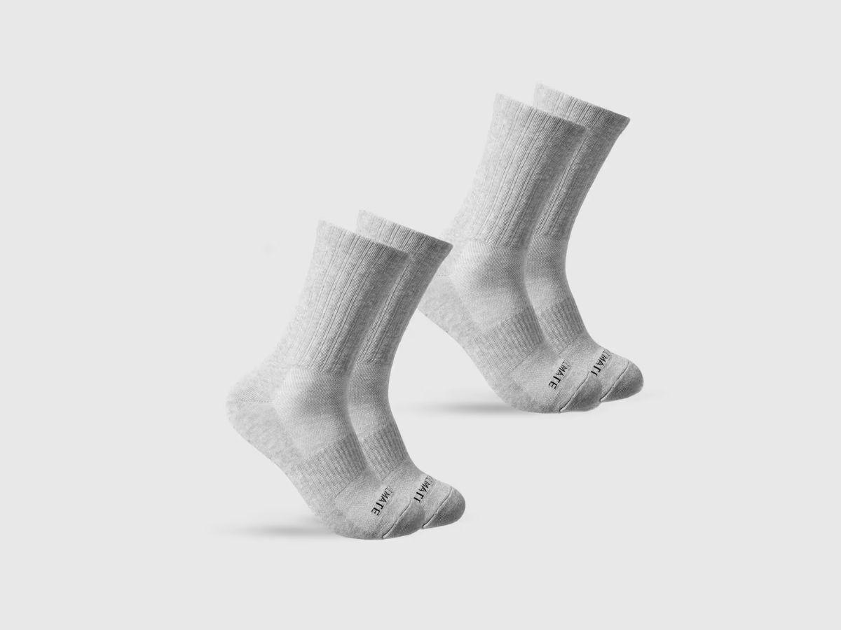 Đôi tất thể thao Coolmate với chất liệu vải cotton pha Spandex co giãn