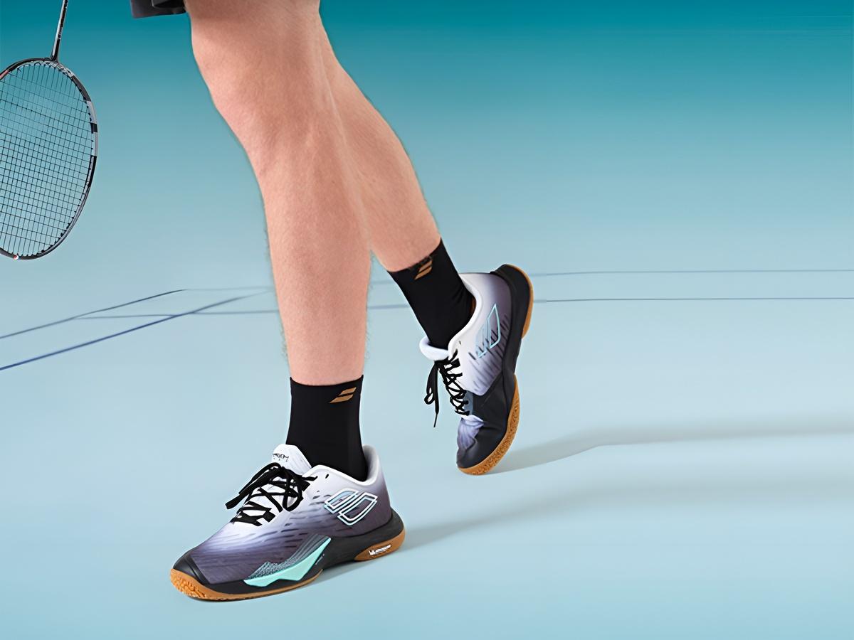 Xác định form chân là yếu tố cực kỳ quan trọng khi chọn giày