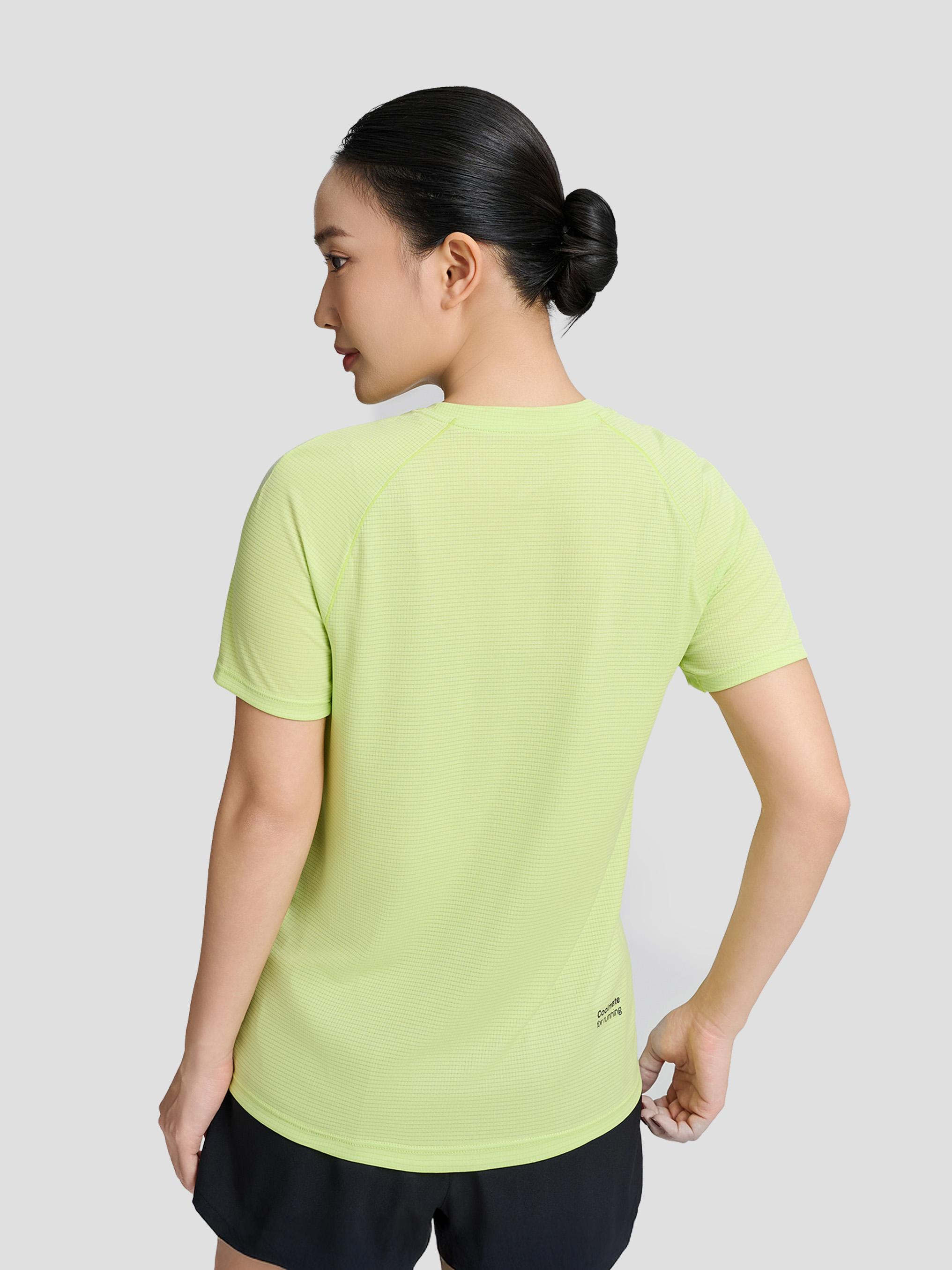 Áo thun chạy bộ nữ Essentials - undefined