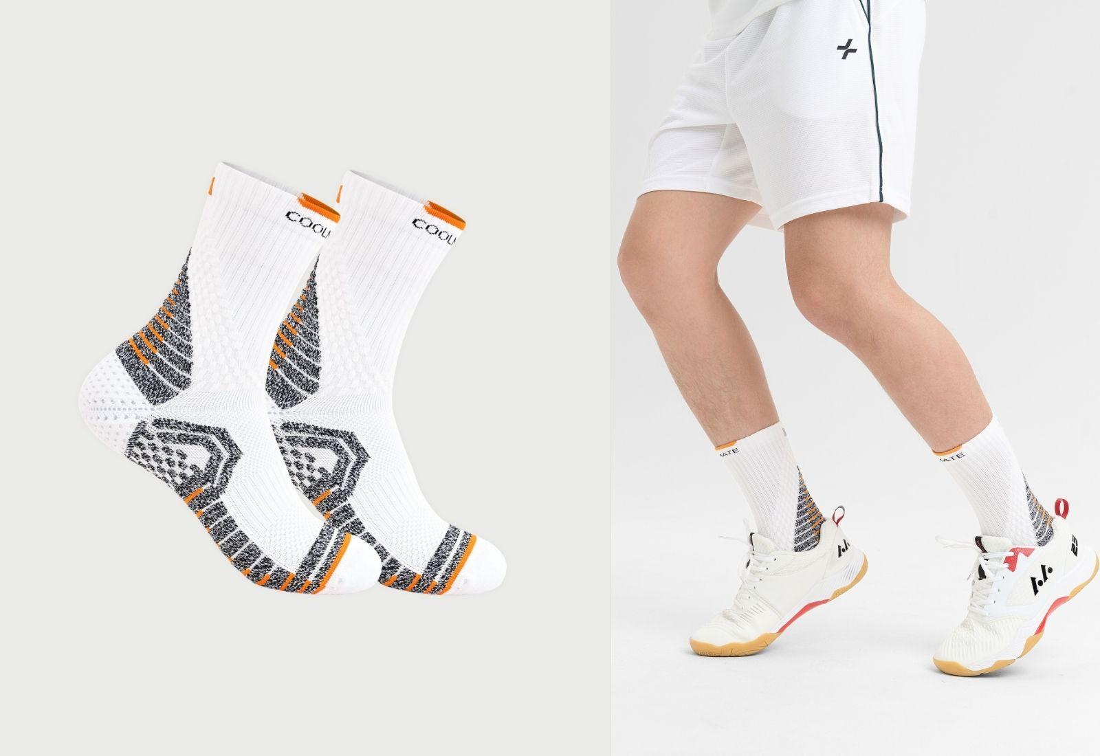 Tất thể thao cổ trung Striker Sport