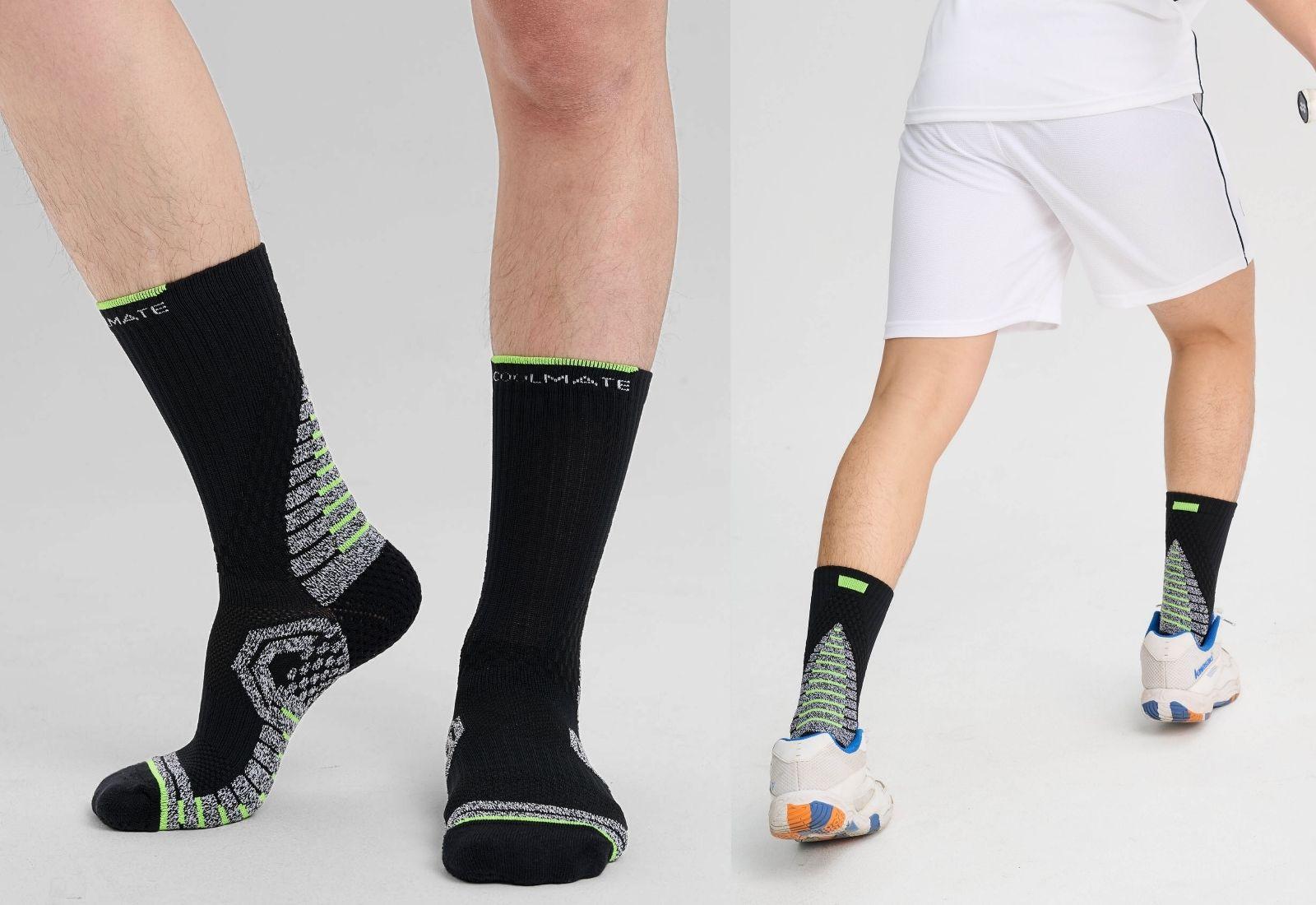 Tất thể thao cổ trung Striker Sport