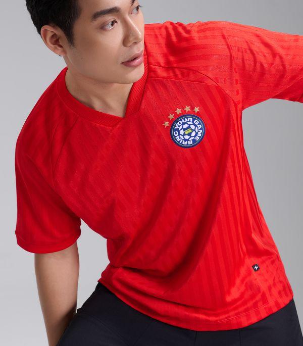 Thiết kế cổ V thể thao