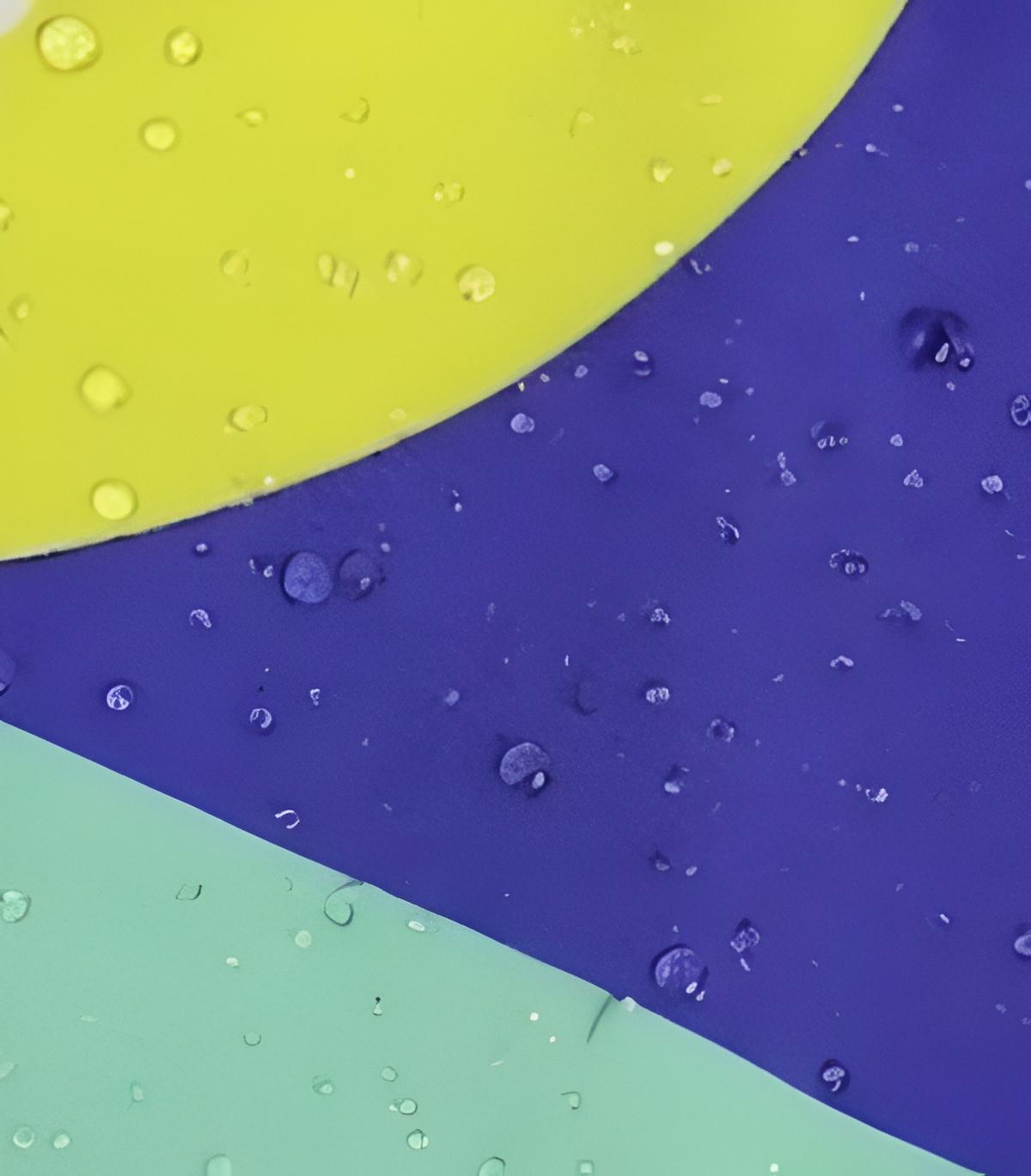 Chất liệu bền chắc, chống thấm nhẹ