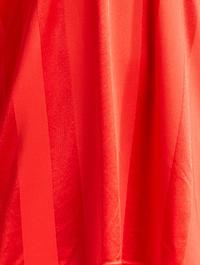 color Đỏ