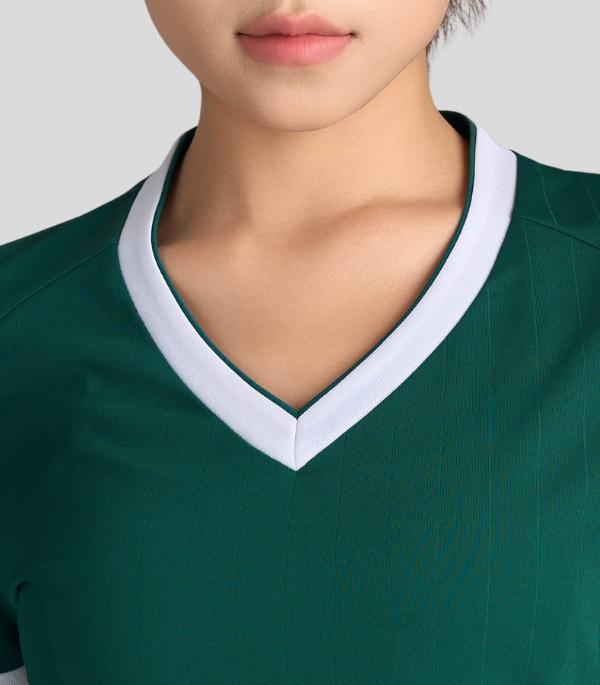 Thiết Kế Cổ V Thoáng