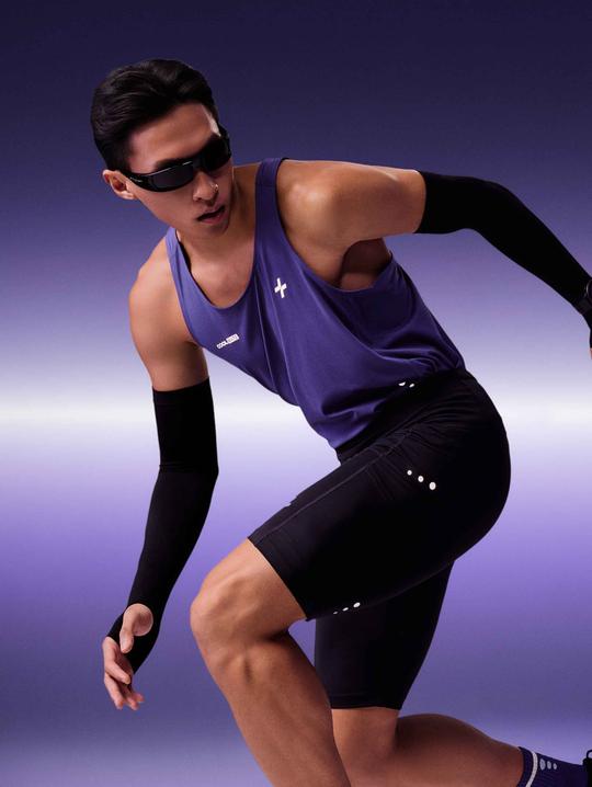 Áo tanktop chạy bộ nam 360Reflect™ "Run Safe In The Dark" video thumbnail