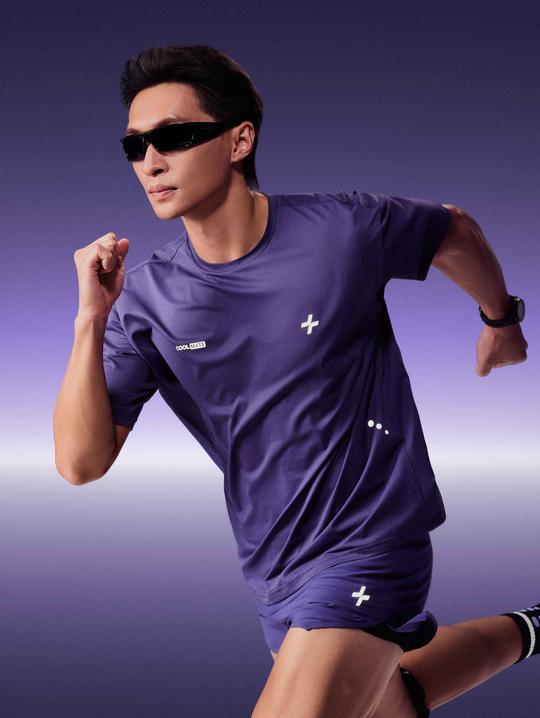 Áo tshirt relax chạy bộ nam 360Reflect™ "Run Safe In The Dark" video thumbnail