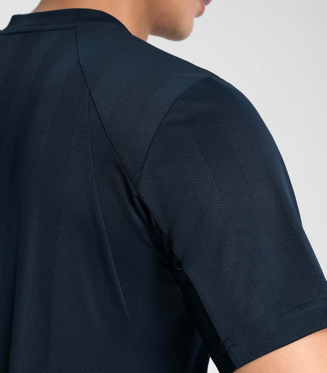 Raglan tạo phom vai khỏe