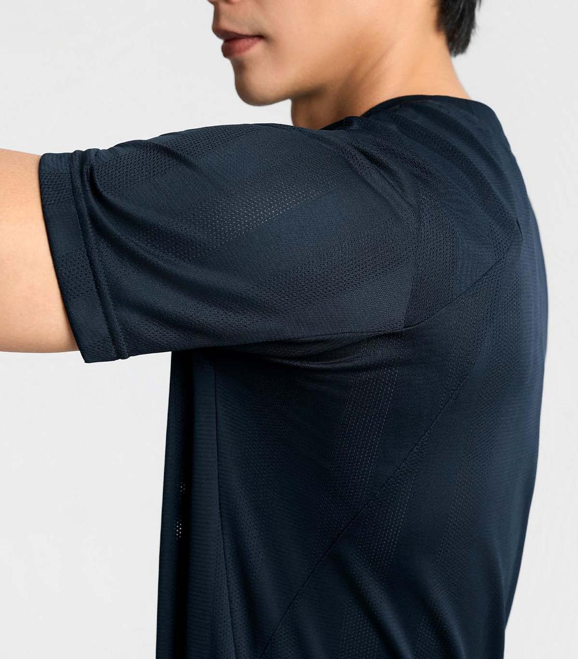 Raglan tạo phom vai khỏe