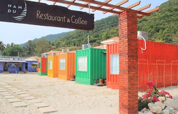 Homestay Hòn Củ Tron với thiết kế container nhiều màu sắc