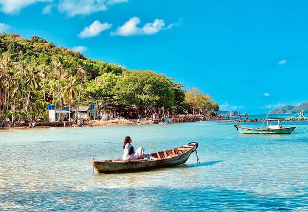 Hòn Dầu với vẻ đẹp hoang sơ, bãi biển trong xanh