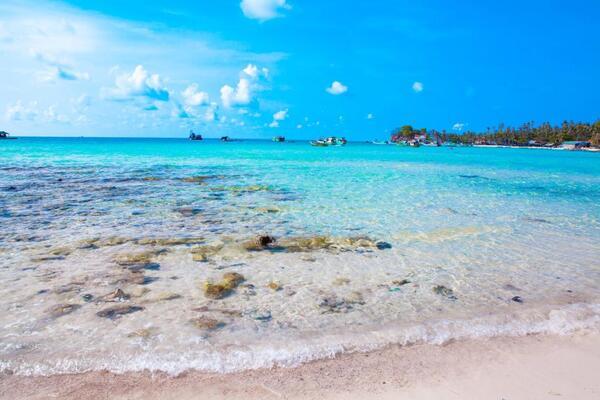 Hòn Mấu với vẻ đẹp tựa viên ngọc bích của biển khơi