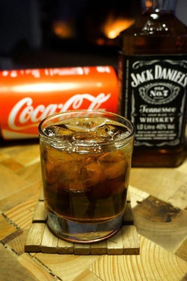 Cocktail Jack and Coke -  pha cocktail từ rượu Whisky