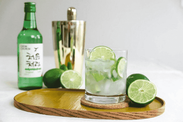 C&ocirc;ng thức mix rượu Soju với 7Up được nhiều bạn trẻ ưa chuộng