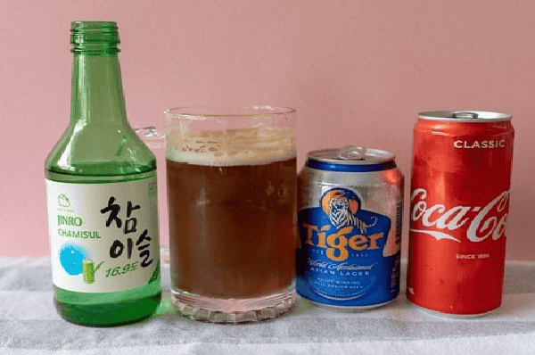 C&aacute;ch pha rượu Soju với bia + coca cola - tăng hương vị, k&iacute;ch th&iacute;ch vị gi&aacute;c