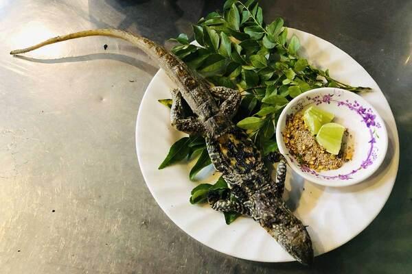 Dông nướng nguyên con chấm muối tiêu chanh