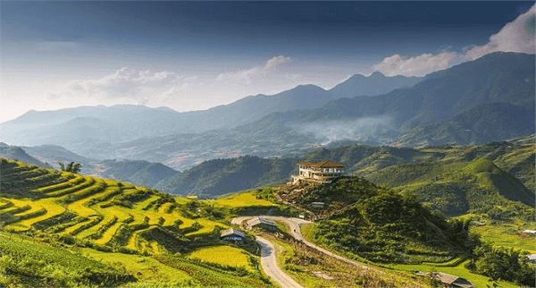 Một Sapa huyền ảo và nhẹ nhàng trong làn sương sớm
