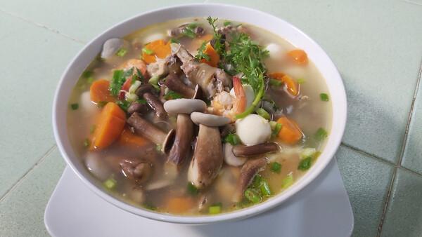 Canh nấm tràm nhiều dinh dưỡng, ngọt thanh và nấm giòn sần sật