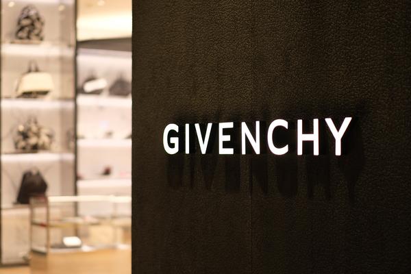 Thương hiệu Givenchy - hãng thời trang cao cấp của Pháp