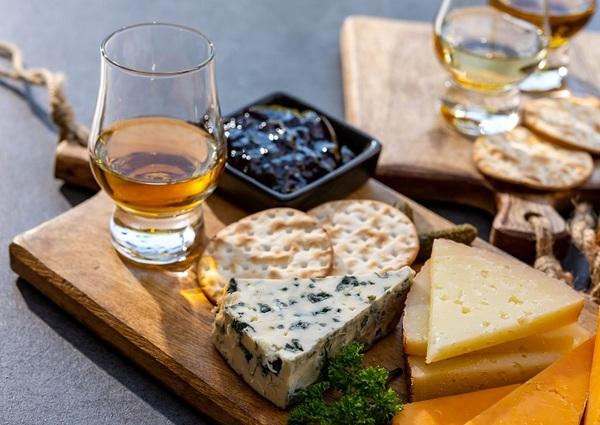 Phomai và whisky: sự hòa quyện hương vị