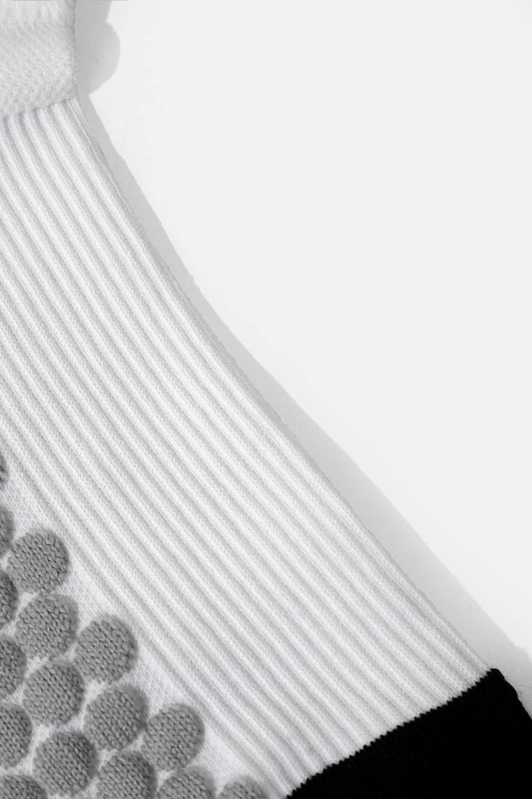 Product Image /image/April2023/Tat_Vo_the_thao_co_ngan_Compression_Bouncing_-_Chi_Tiet_2.jpg