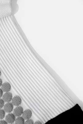 Product side /image/April2023/Tat_Vo_the_thao_co_ngan_Compression_Bouncing_-_Chi_Tiet_2.jpg