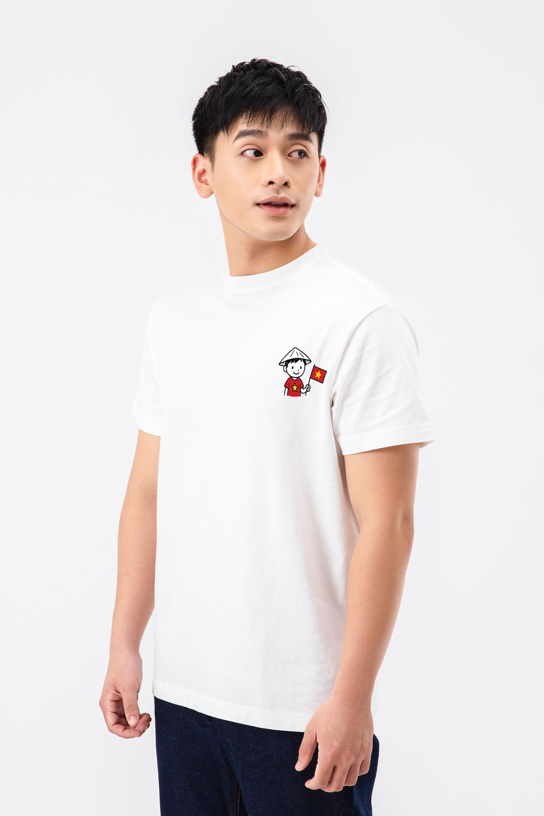 Áo thun Relaxed Fit in Bé trai cầm cờ - undefined