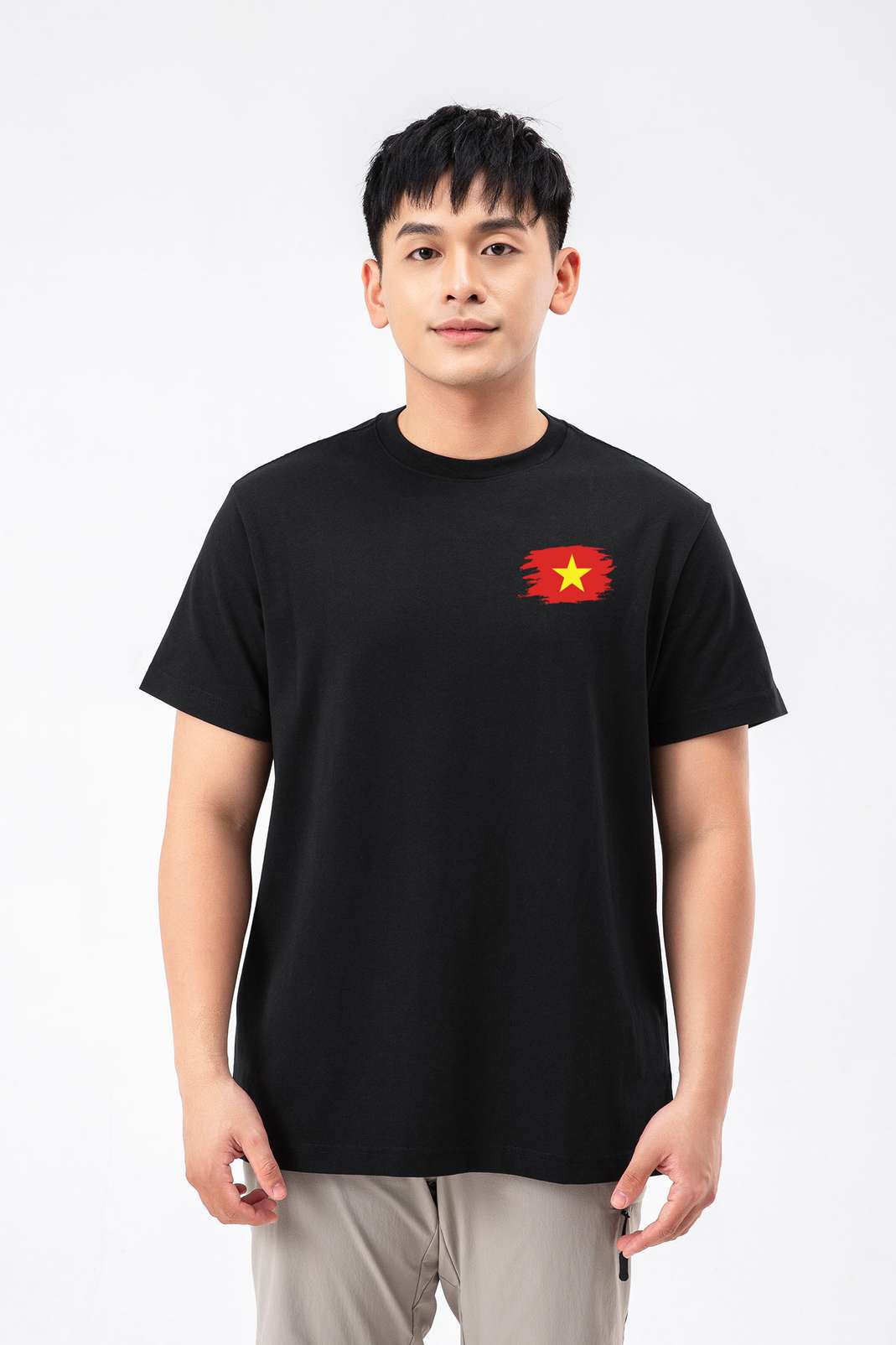 Product Image /image/April2025/ao-relaxed-fit-in-vn-thong-nhat-sau-lung-1-1-den.jpg