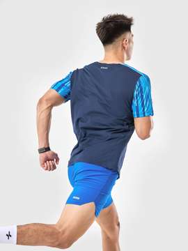 Product side /image/April2025/ao-thun-chay-bo-advanced-vent-techgraphic-pixel-71-xanh-blue.jpg