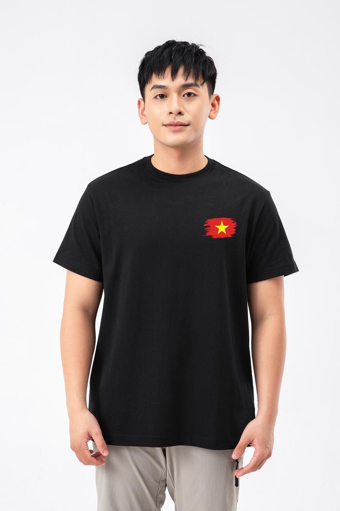 Áo thun Relaxed fit in Cờ đỏ - Độc lập - undefined