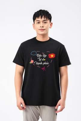 Product side /image/April2025/ao-thun-relaxed-fit-in-doc-lap-tu-do-hanh-phuc-131-den.jpg