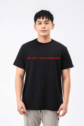 Product side /image/April2025/ao-thun-relaxed-fit-in-doc-lap-tu-do-hanh-phuc-211-den.jpg