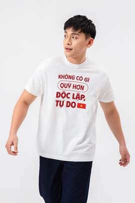 Product side /image/April2025/ao-thun-relaxed-fit-in-ko-gi-quy-hon-doc-lap-tu-do-1.12-trang.jpg