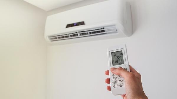 Chỉ bật điều hòa khi cần thiết