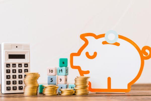 Khoản chi đầu tiên ngay khi bạn vừa có thu nhập chính là dành ra khoảng 55% để đáp ứng nhu cầu thiết yếu hàng ngày.