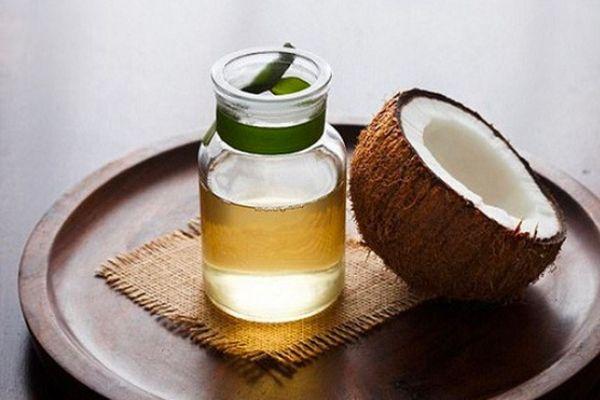 Dầu dừa vừa diệt nấm, vừa dưỡng ẩm cho tóc