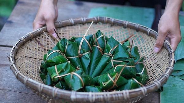 Bánh cooc mò Thái Nguyên dẻo thơm và có màu xanh nhạt
