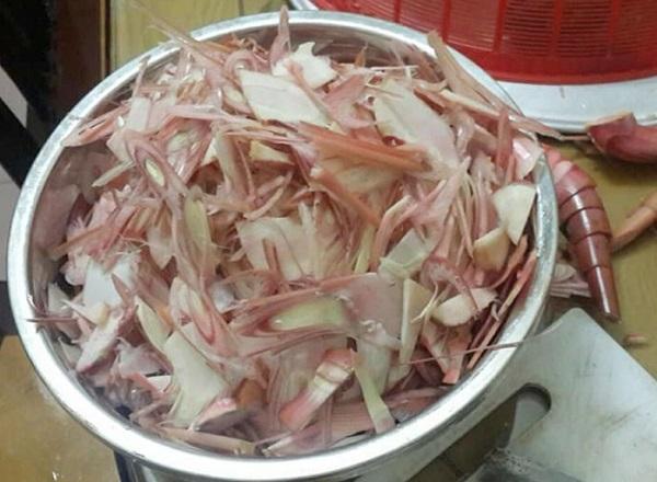 Thảo quả muối vừa là thức ăn, vừa có tác dụng hỗ trợ giải độc