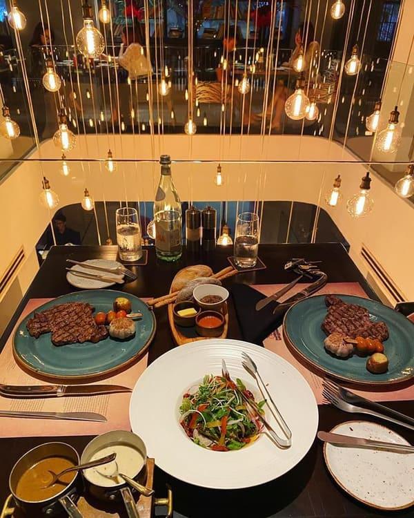 không gian độc đáo tại Moo Steak - ăn steak ở đâu ngon tại Hà Nội