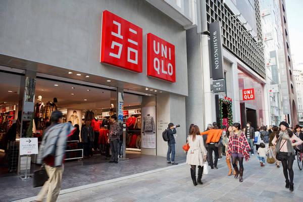 Áo hoodie nam của thương hiệu Uniqlo